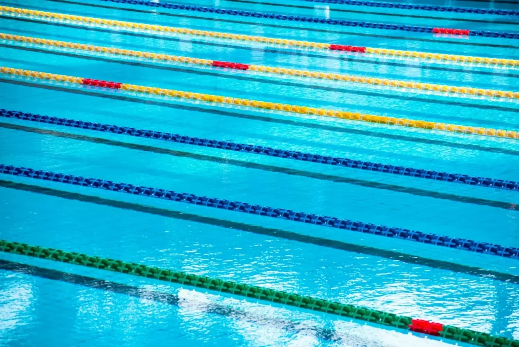 swimming pool with athletic diving ropes