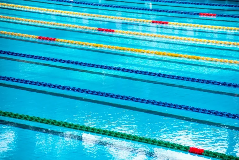 swimming pool with athletic diving ropes